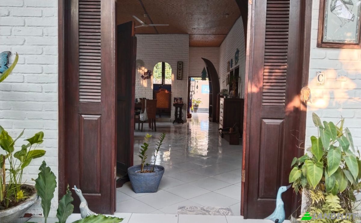 Villa for Sale Anturan, Buleleng, Buleleng Regency, Bali, Indonesia, Bali 81119. Photo 3