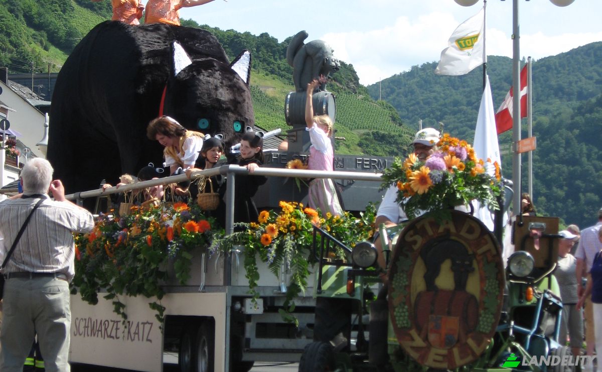 Investing/Development for Sale Am Romerbad 2, 56856 Zell Mosel, Zell, Cochem-Zell, Rhineland-Palatinate, Germany. Photo 6