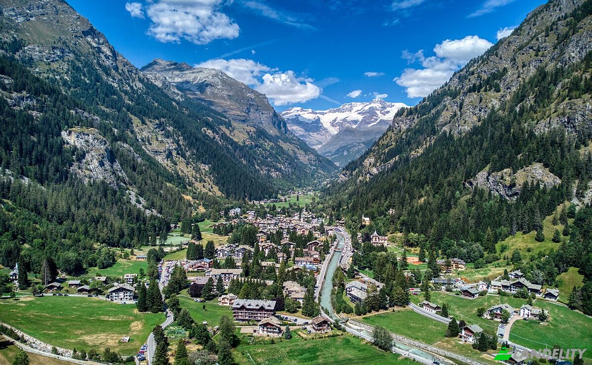 Hotel for Sale Via Greschmatto Weg, 11025 Gressoney-Saint-Jean AO, Gressoney-Saint-Jean, Aosta Valley, Italy. Photo 13