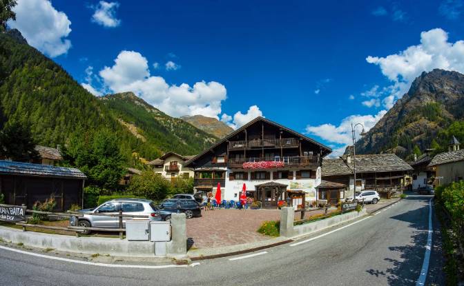 Hotel for Sale - Gressoney-Saint-Jean, Italy