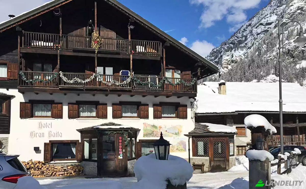Hotel for Sale Via Greschmatto Weg, 11025 Gressoney-Saint-Jean AO, Gressoney-Saint-Jean, Aosta Valley, Italy. Photo 3