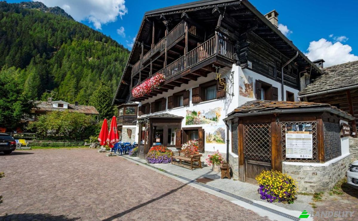 Hotel for Sale Via Greschmatto Weg, 11025 Gressoney-Saint-Jean AO, Gressoney-Saint-Jean, Aosta Valley, Italy. Photo 2