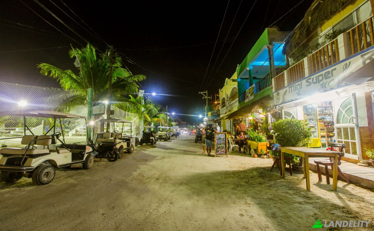 Resort for Sale C P Kuka 27, 77310 Holbox, Holbox, Lazaro Cardenas Municipality, Quintana Roo, Mexico. Photo 3