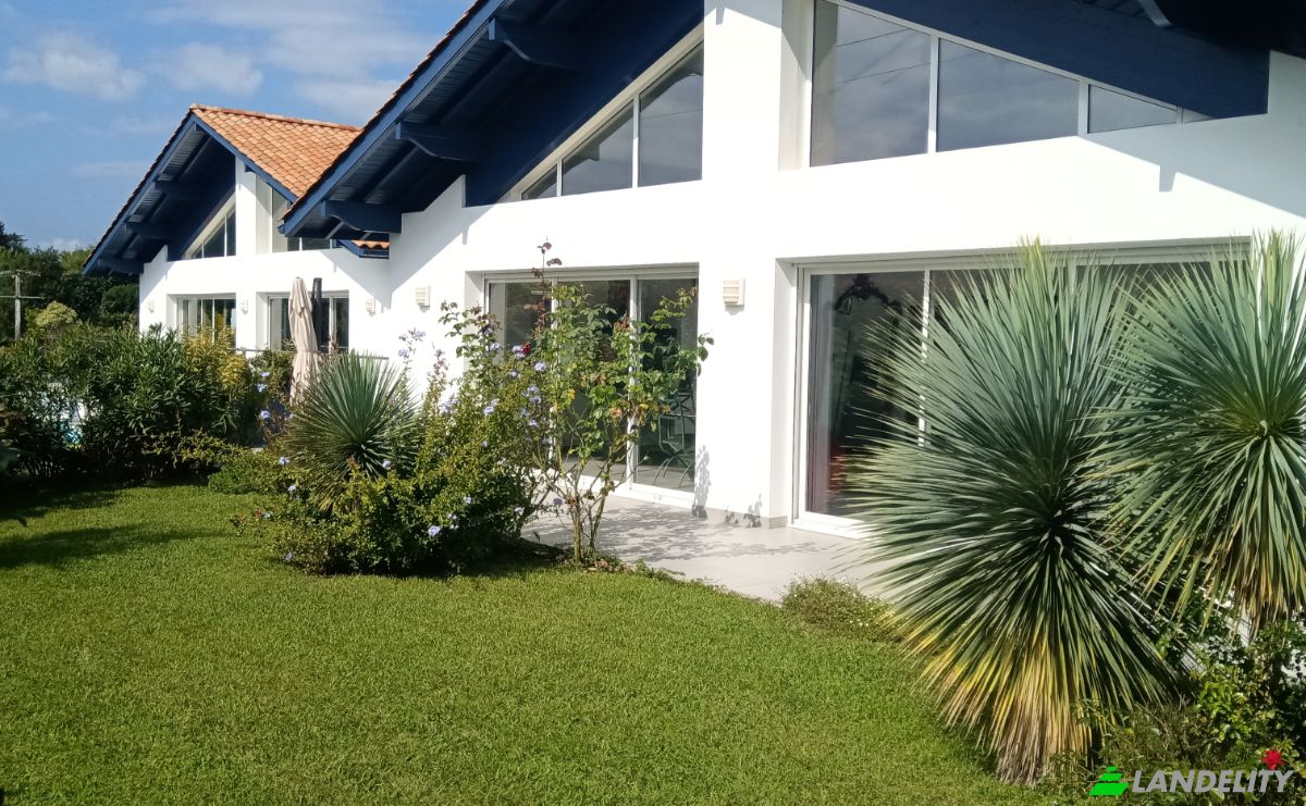 Townhouse for Sale 3500 Rte de Ciboure A Olhette, 64122 Urrugne, Urrugne, Pyrenees-Atlantiques, Nouvelle-Aquitaine, France. Photo 2