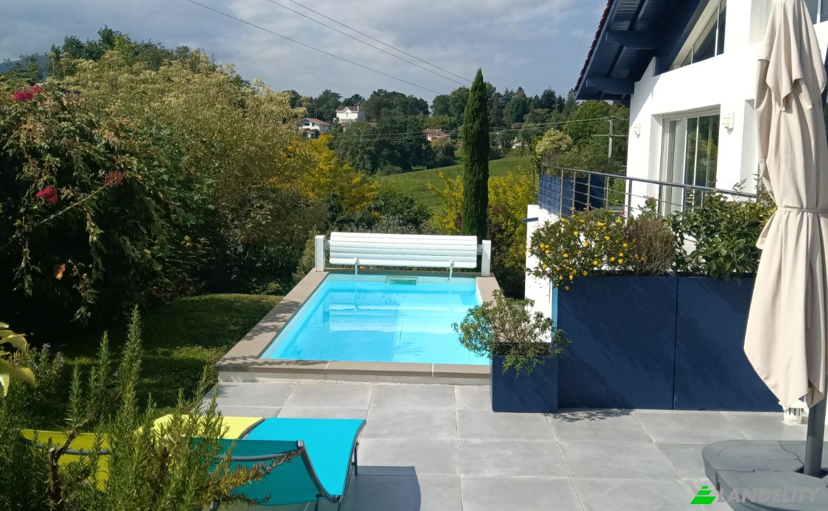 Townhouse for Sale 3500 Rte de Ciboure A Olhette, 64122 Urrugne, Urrugne, Pyrenees-Atlantiques, Nouvelle-Aquitaine, France. Photo 3