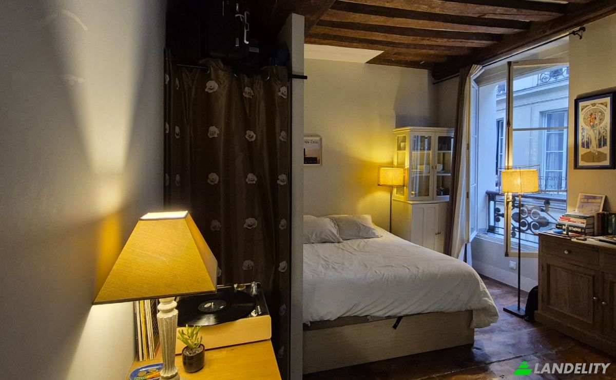 Apartment for Sale 22 Rue des Deux Ponts, 75001 Paris, Paris, Ile-de-France, France. Photo 1