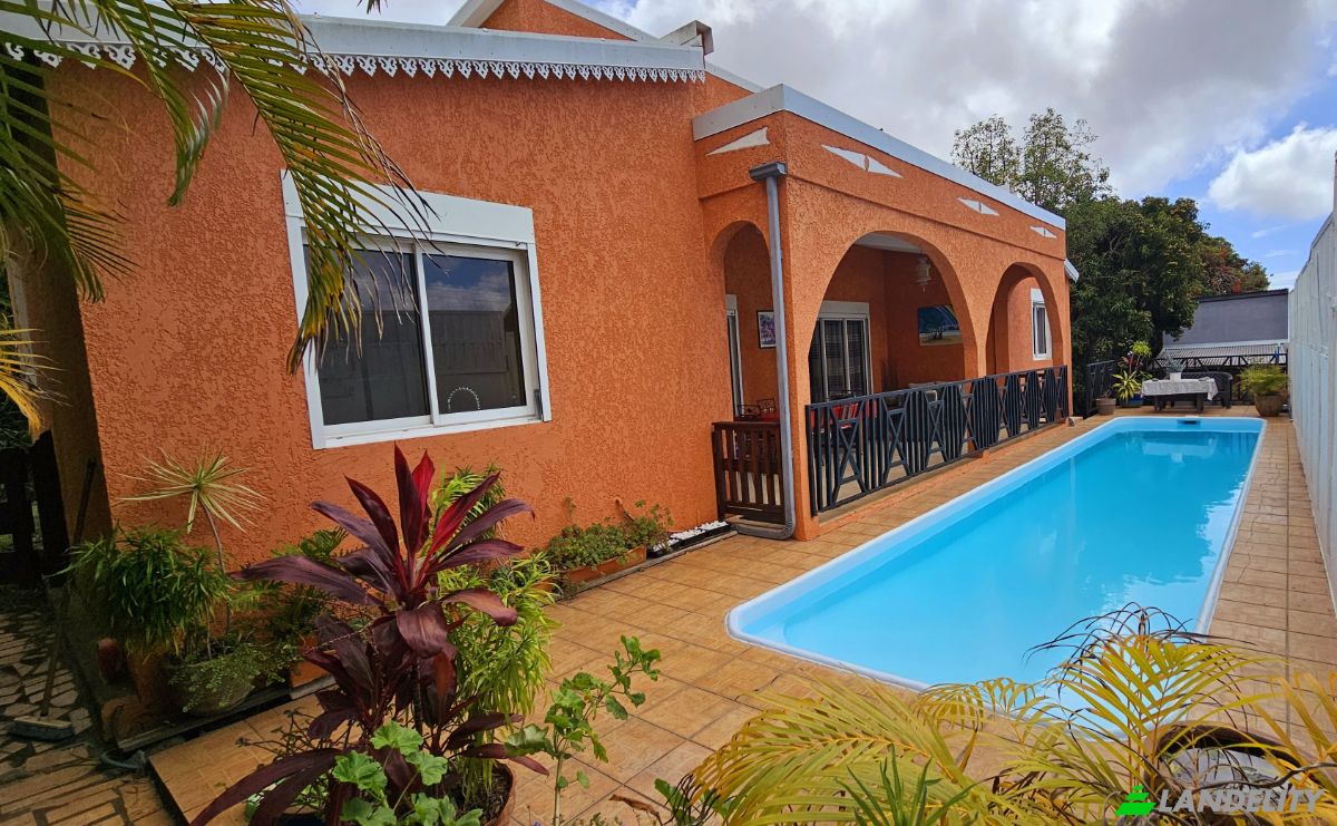 Villa for Sale 20 Rue Longuet, Saint-Paul 97422, Saint-Paul, Canton of Saint-Paul-3, Reunion. Photo 2