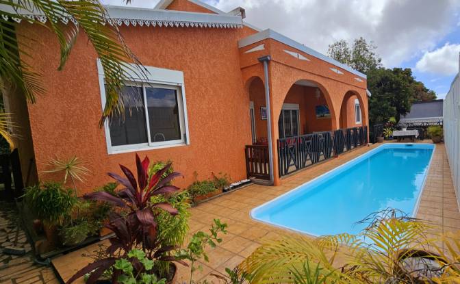 Villa for Sale 20 Rue Longuet, Saint-Paul 97422. Photo#2