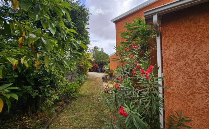 Villa for Sale 20 Rue Longuet, Saint-Paul 97422. Photo#3