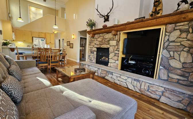 Townhouse for Sale 1500 Lodestar Dr, Mammoth Lakes. Photo#3