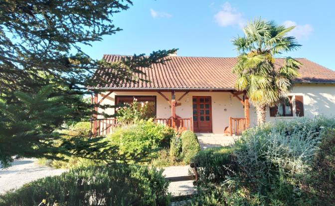 Villa for Sale 2425 Rte de la Vezere. Photo#1
