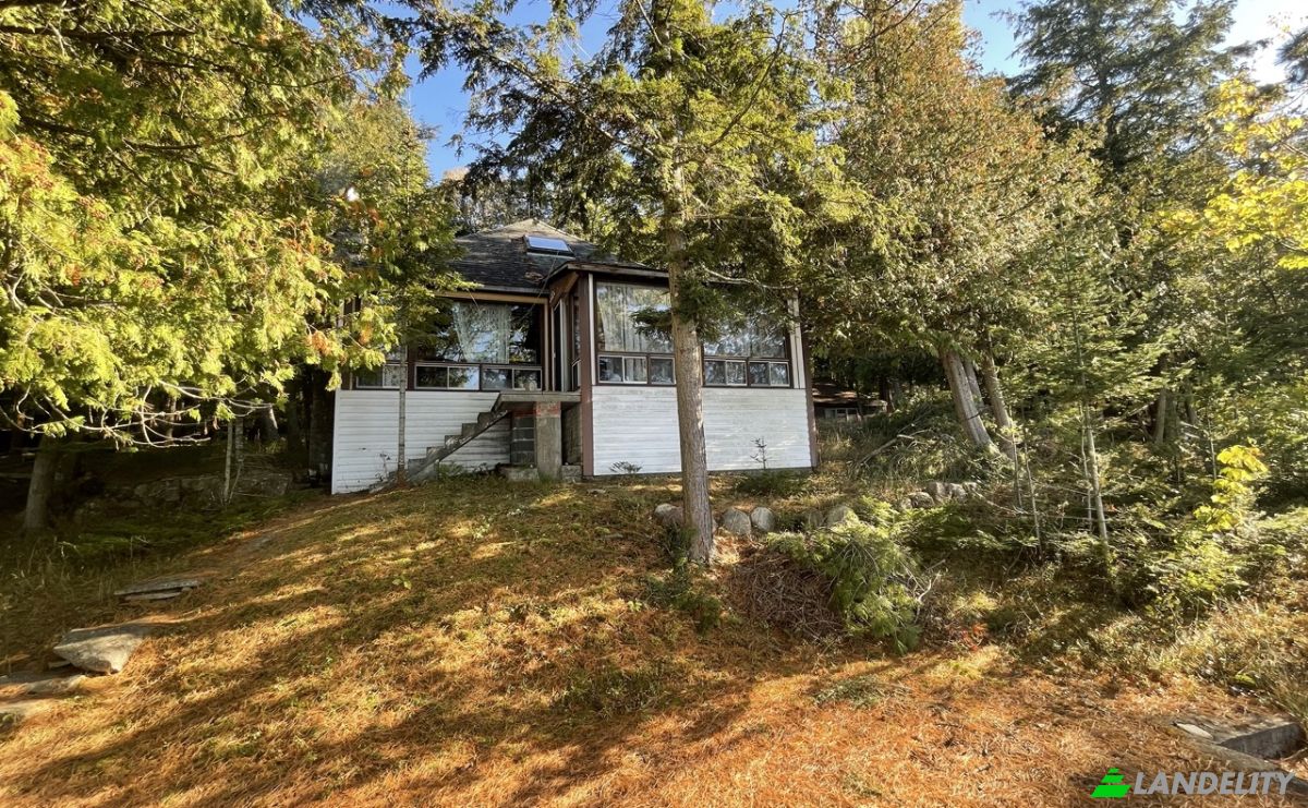 Single Family Home for Sale 16288 Trans-Canada Hwy, Huron Shores, ON P0R 1H0, Iron Bridge, Algoma District, Ontario, Canada. Photo 4