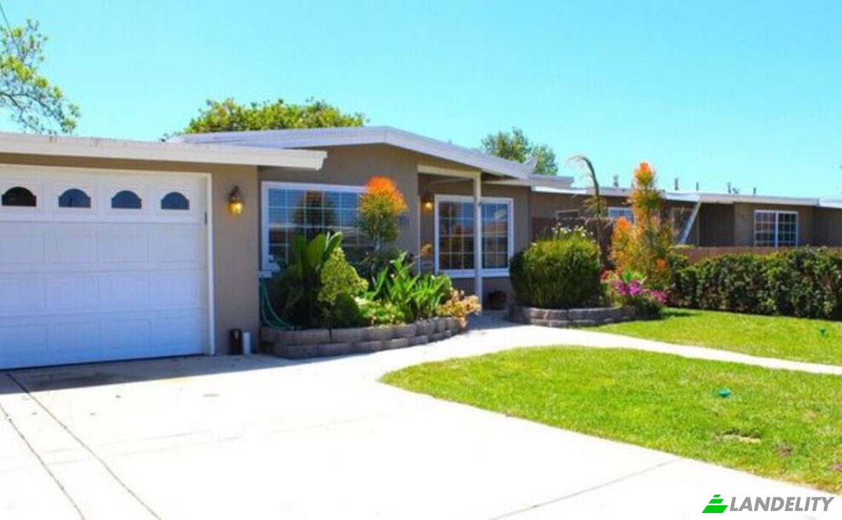 Single Family Home for Sale 5927 Bark St, San Diego, San Diego County, California, United States, CA 92105, USA. Photo 2