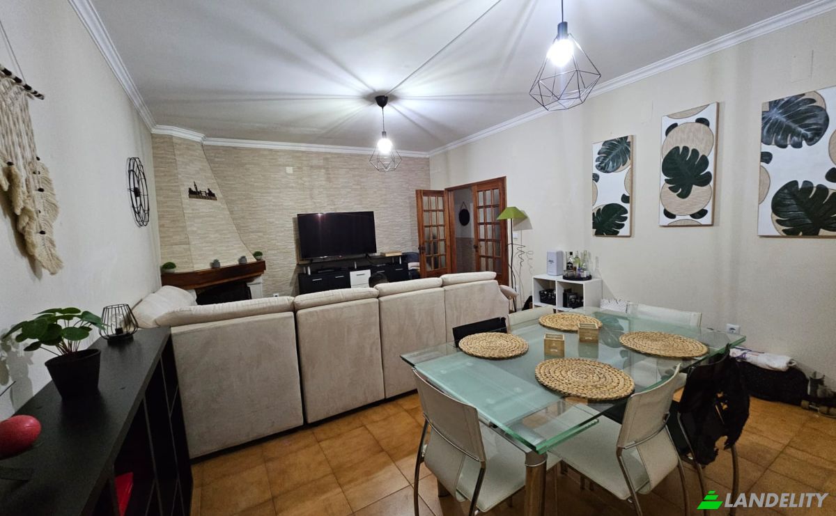 Villa for Sale R Condessa de Murca 7, 2330-107 Entroncamento, Entroncamento, Santarem District, Portugal. Photo 1