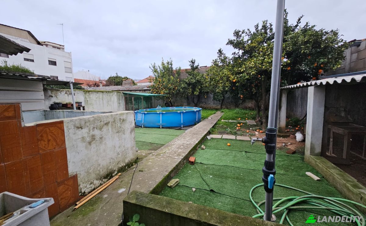Villa for Sale R Condessa de Murca 7, 2330-107 Entroncamento, Entroncamento, Santarem District, Portugal. Photo 3