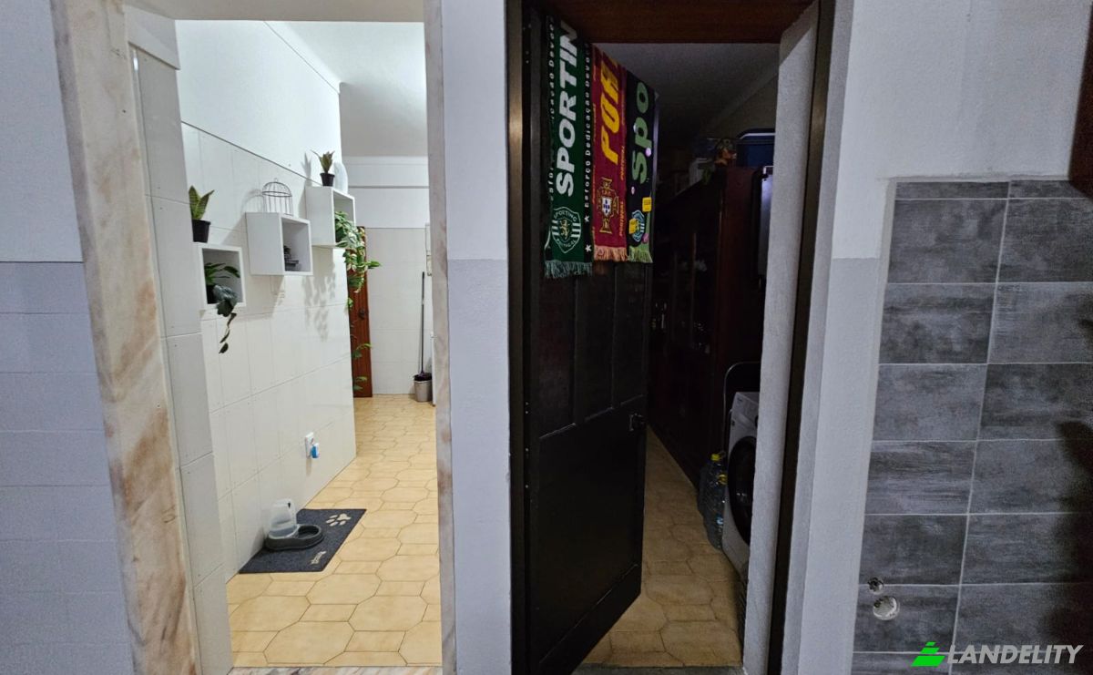 Villa for Sale R Condessa de Murca 7, 2330-107 Entroncamento, Entroncamento, Santarem District, Portugal. Photo 13