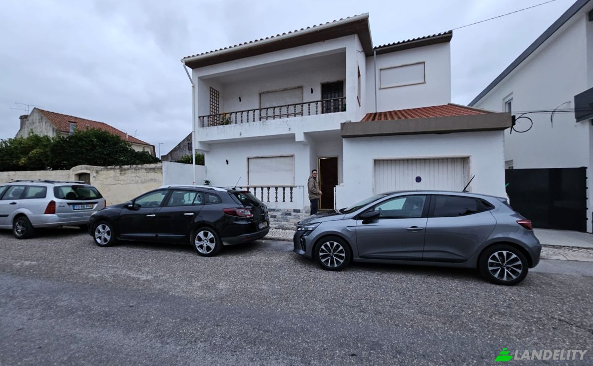 Villa for Sale R Condessa de Murca 7, 2330-107 Entroncamento, Entroncamento, Santarem District, Portugal. Photo 16