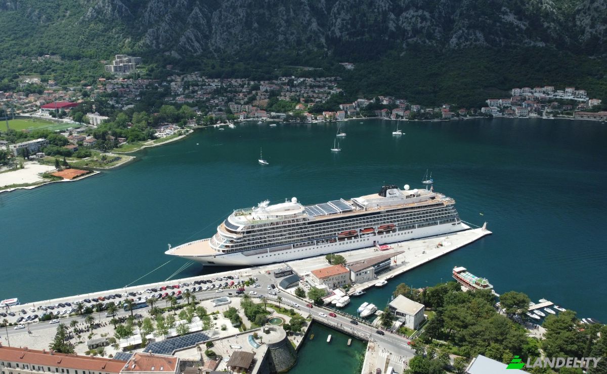 Investing/Development for Sale Prcanj, Muo, Kotor Municipality, Montenegro. Photo 2
