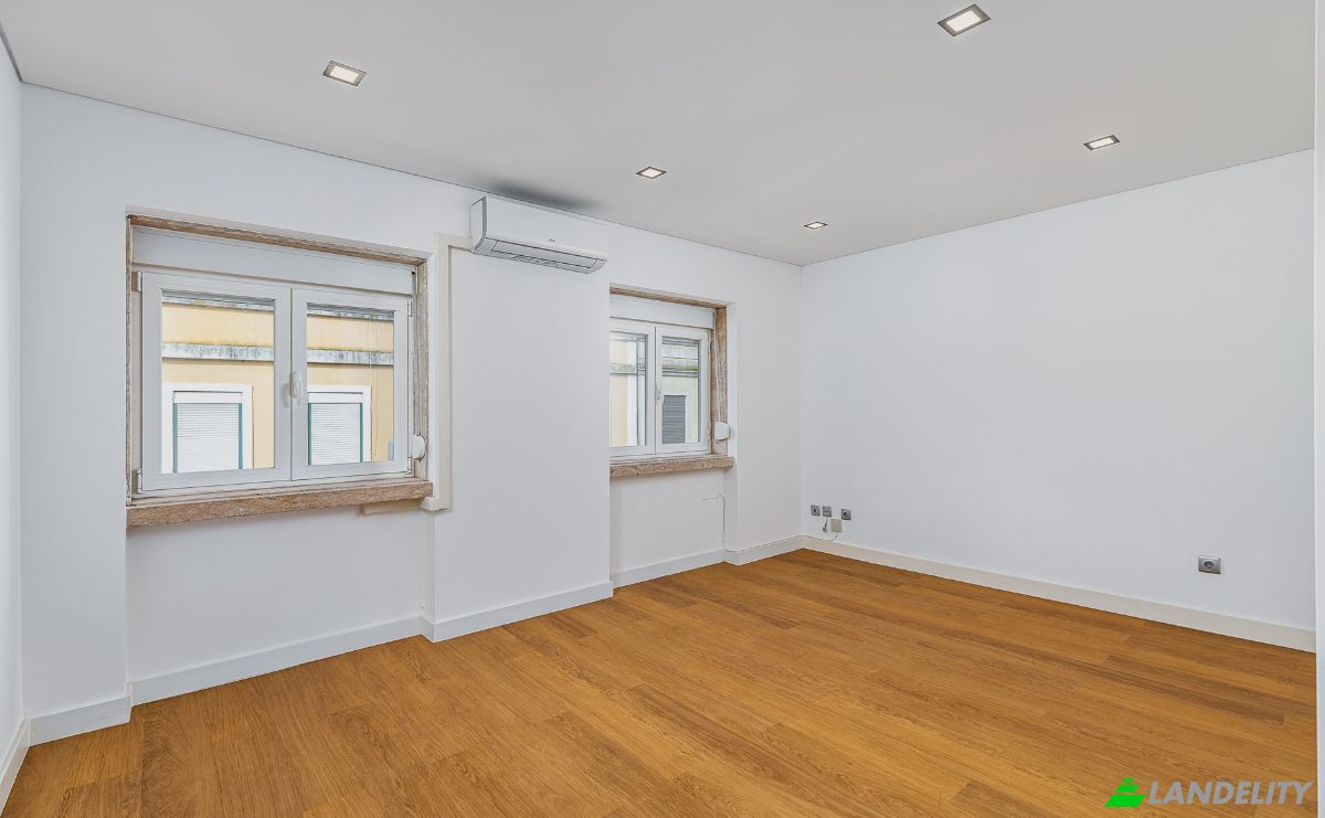 Apartment for Sale R Barao de Sabrosa 96B, 1900-086 Lisboa, Lisbon, Portugal. Photo 3