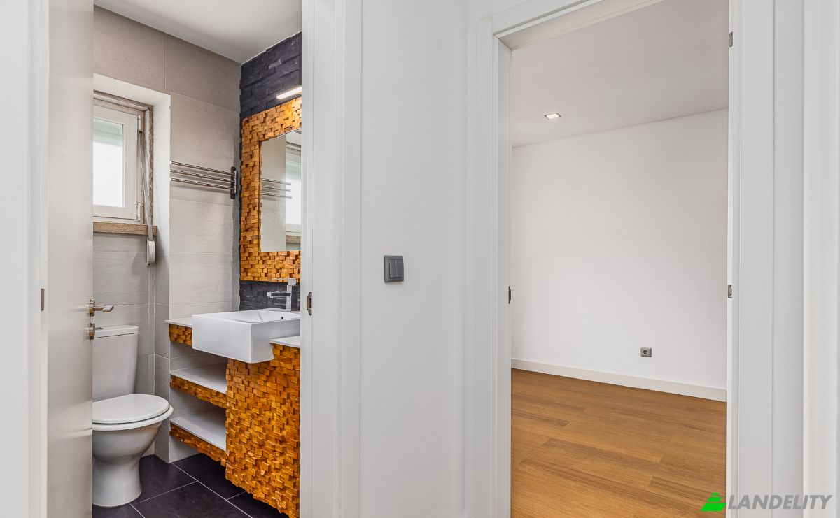 Apartment for Sale R Barao de Sabrosa 96B, 1900-086 Lisboa, Lisbon, Portugal. Photo 8