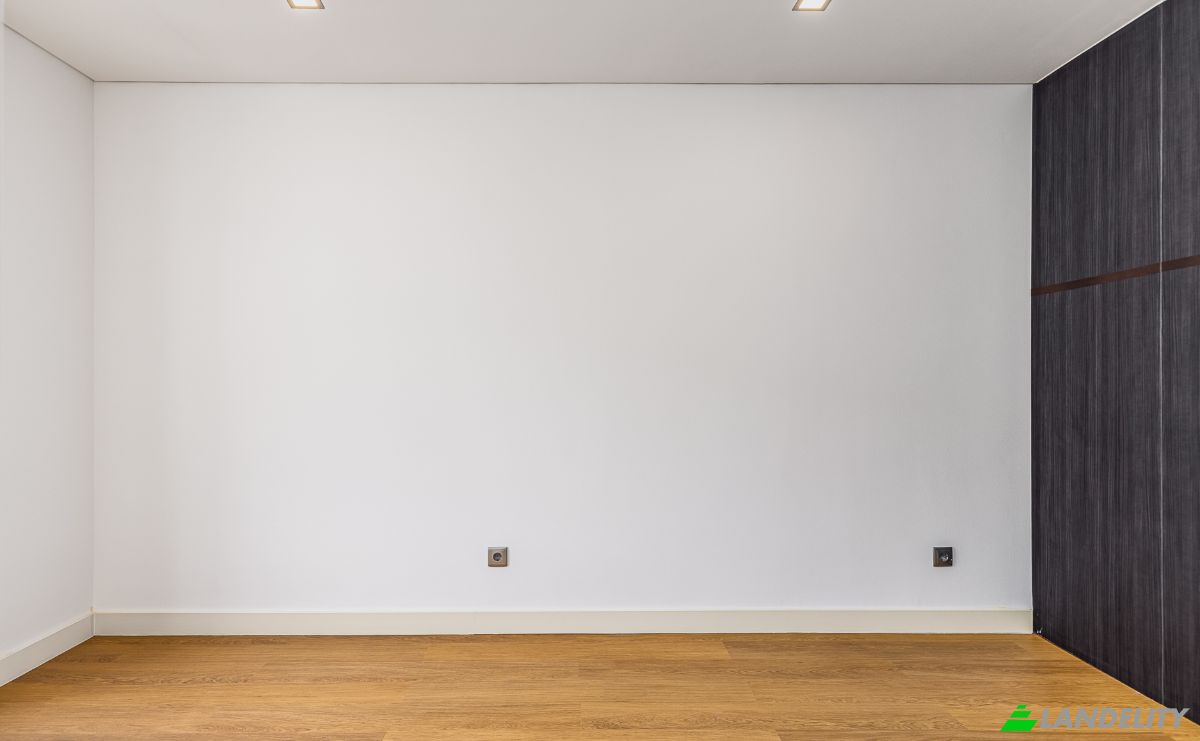 Apartment for Sale R Barao de Sabrosa 96B, 1900-086 Lisboa, Lisbon, Portugal. Photo 9