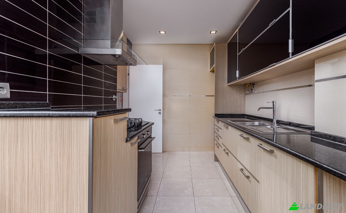 Apartment for Sale R Barao de Sabrosa 96B, 1900-086 Lisboa, Lisbon, Portugal. Photo 18