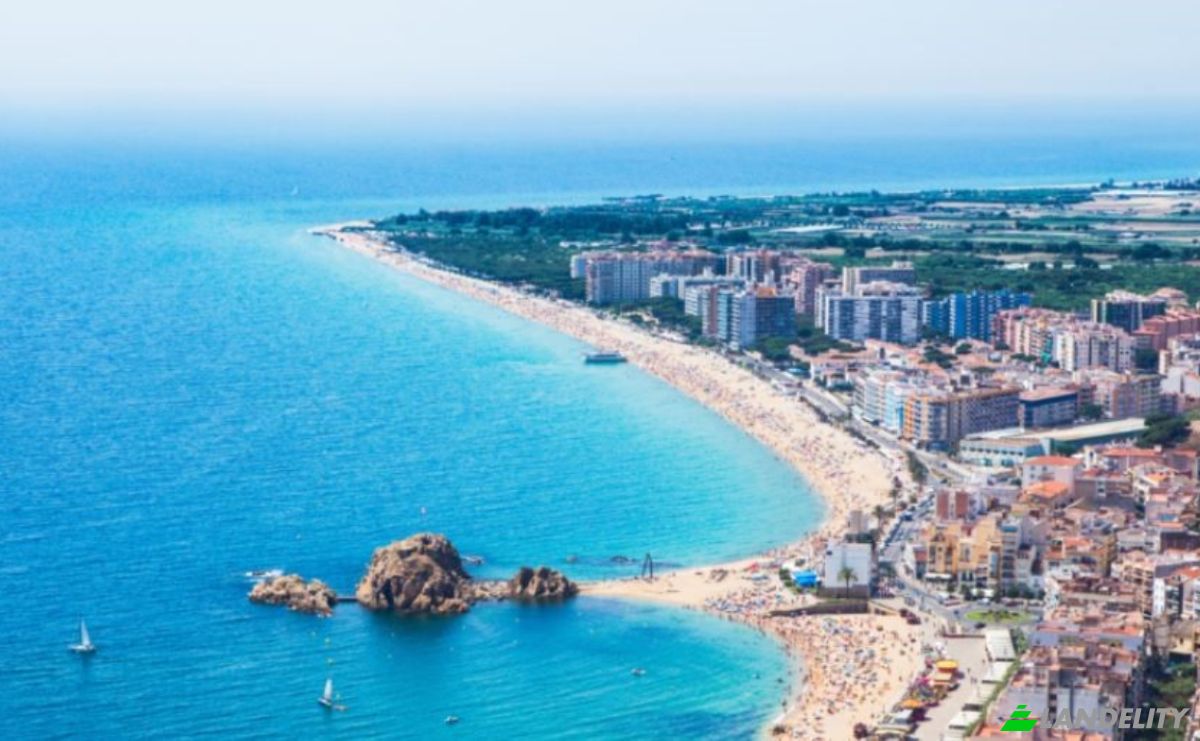 Apartment for Sale Passeig Pau Casals, Blanes, Girona, Catalonia, Spain. Photo 1