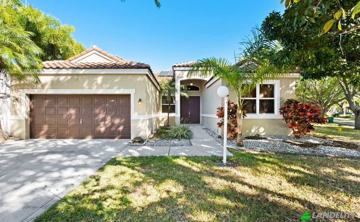 Single Family Home for Sale Mayfair at Parkland, 6713 NW 80th Manor, Parkland, Broward County, Florida, United States, FL 33067, USA. Photo 1