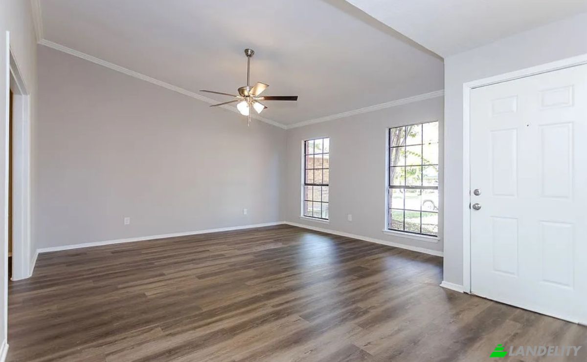 Single Family Home for Sale 2018 Pennington Dr, Arlington, Tarrant County, Texas, United States, TX 76014, USA. Photo 2