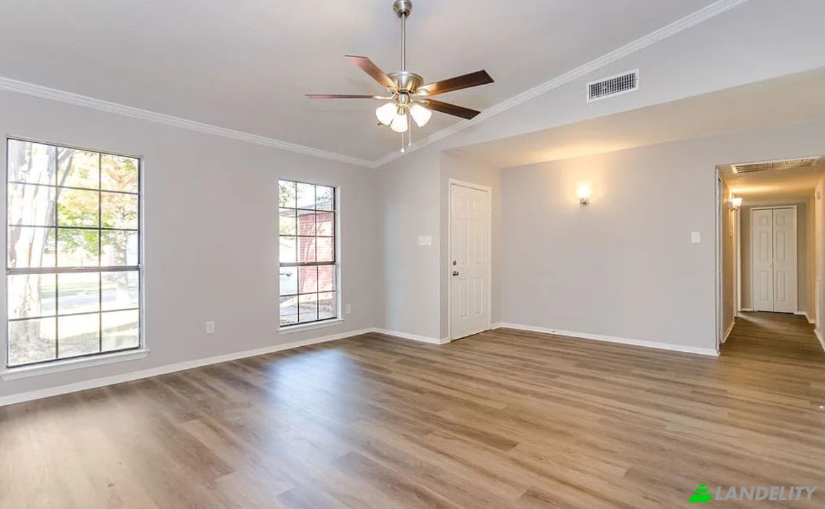 Single Family Home for Sale 2018 Pennington Dr, Arlington, Tarrant County, Texas, United States, TX 76014, USA. Photo 3