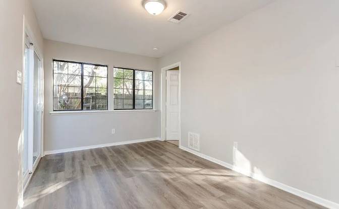 Single Family Home for Sale 2018 Pennington Dr. Photo#7