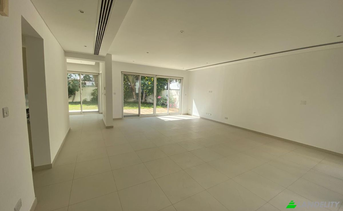 Villa for Sale Seeb, Muscat, Muscat Governorate, Oman. Photo 15