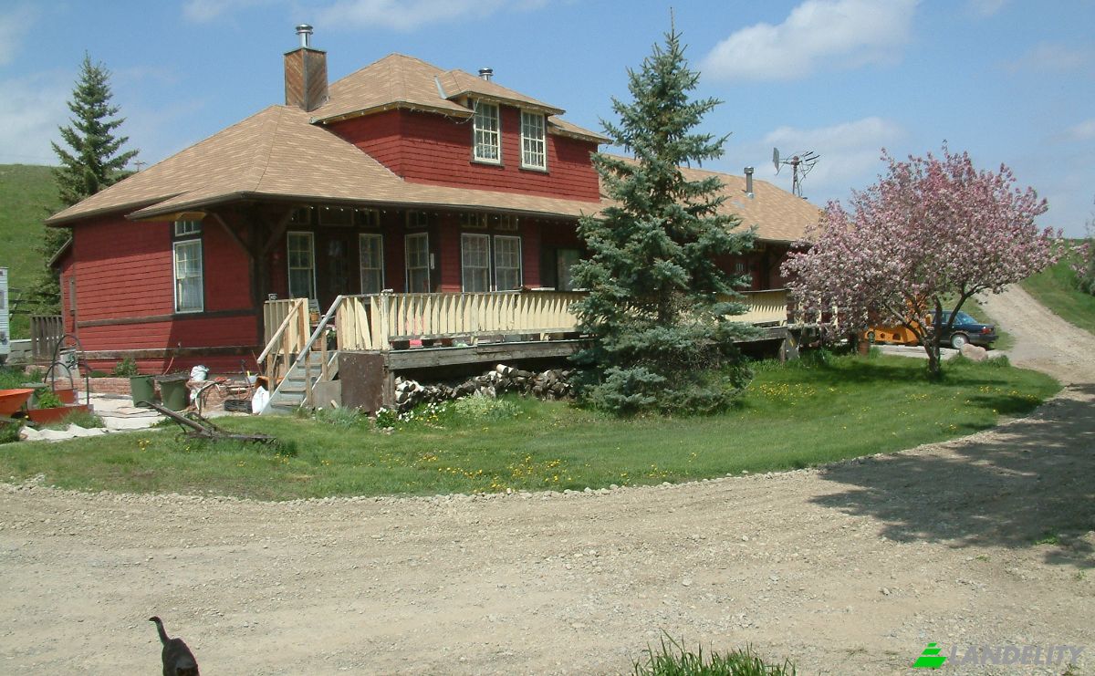 Single Family Home for Sale 271003 Township Rd 110, Granum, Willow Creek No 26, Alberta, Canada, AB T0L 1A0. Photo 1