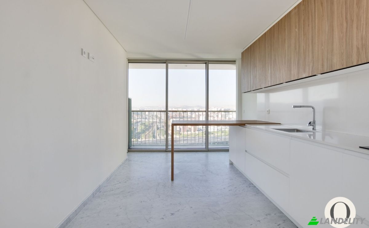 Condo for Sale R de Campolide S, 1070-034 Lisboa, Lisbon, Portugal. Photo 3