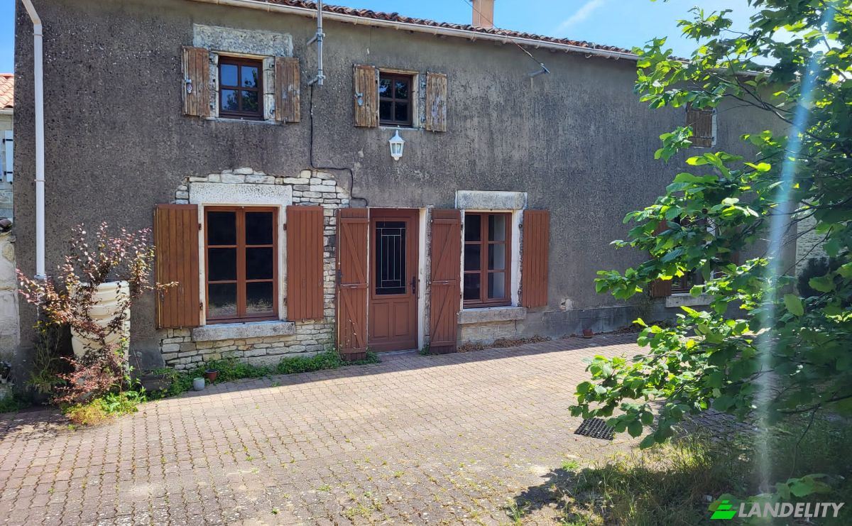 Maison de ville à vendre 44 Rue de la Poste, 79230 Saint-Martin-de-Bernegoue, Saint-Martin-de-Bernegoue, Deux-Sèvres, Nouvelle-Aquitaine, France. Photo 1