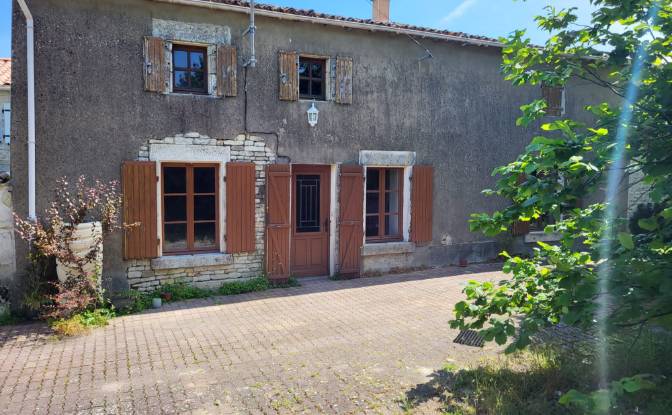 Maison de ville à vendre - Saint-Martin-de-Bernegoue, France