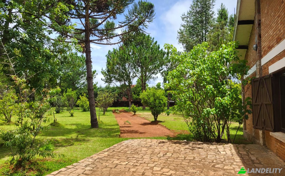 Mansion for Sale RN7, Ambohimanamora, Antsirabe I, Vakinankaratra, Madagascar. Photo 11