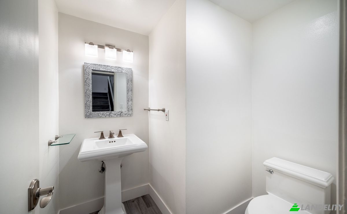 Condo for Sale 13220 Admiral Ave, Marina Del Rey, CA 90292, USA, Los Angeles, Los Angeles County, California, United States. Photo 12