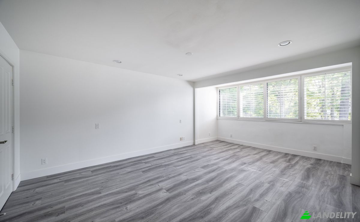 Condo for Sale 13220 Admiral Ave, Marina Del Rey, CA 90292, USA, Los Angeles, Los Angeles County, California, United States. Photo 14
