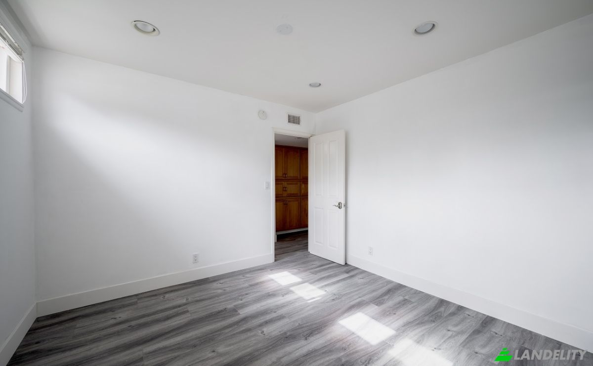 Condo for Sale 13220 Admiral Ave, Marina Del Rey, CA 90292, USA, Los Angeles, Los Angeles County, California, United States. Photo 19