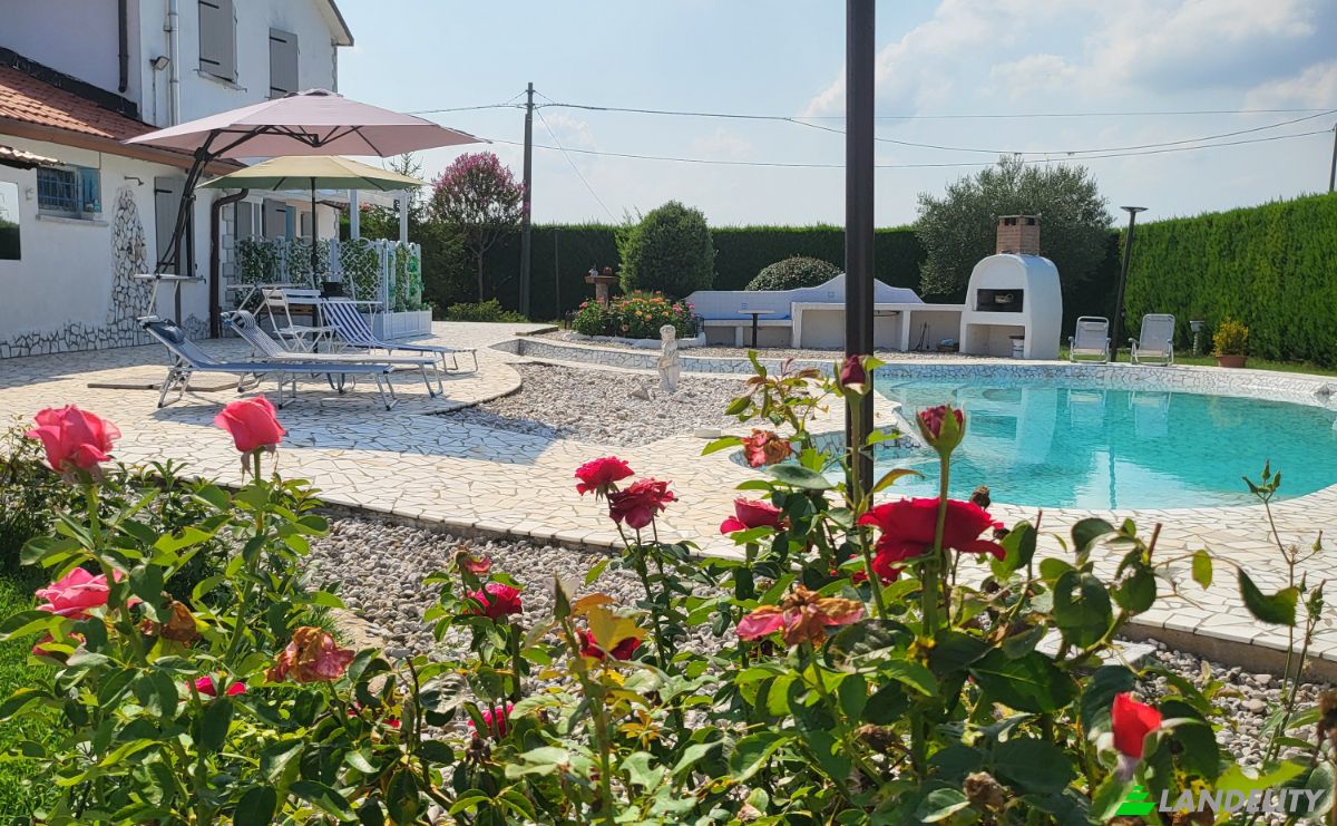 Villa for Sale Str Colombana Nuvole Traversa 1, 44037 Jolanda di Savoia FE, Jolanda di Savoia, Province of Ferrara, Emilia-Romagna, Italy. Photo 1