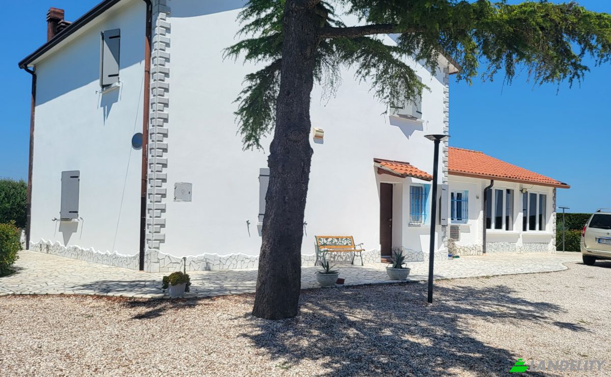 Villa for Sale Str Colombana Nuvole Traversa 1, 44037 Jolanda di Savoia FE, Jolanda di Savoia, Province of Ferrara, Emilia-Romagna, Italy. Photo 6