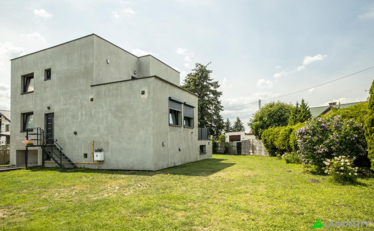 Villa for Sale Lakowa 31, 98-100 Lask, Lask, Lask County, Lodz Voivodeship, Poland. Photo 1