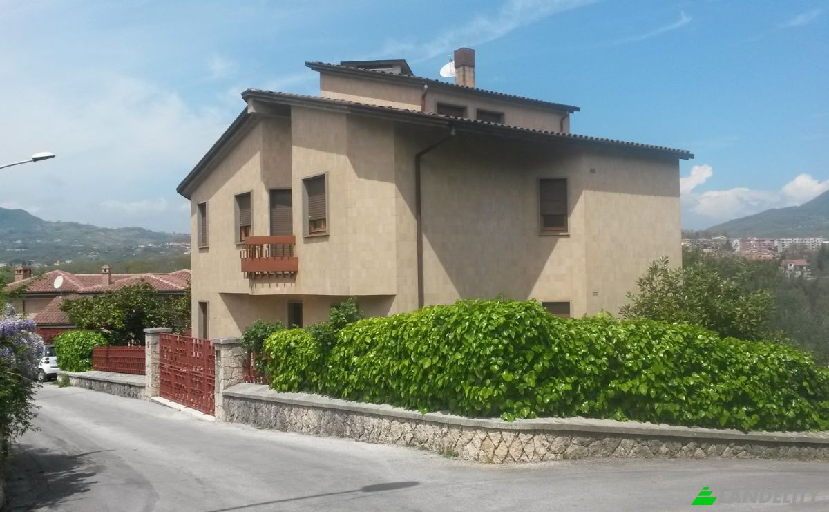 Villa for Sale Via Francesco Iovine, 86170 Isernia IS, Isernia, Province of Isernia, Molise, Italy. Photo 1