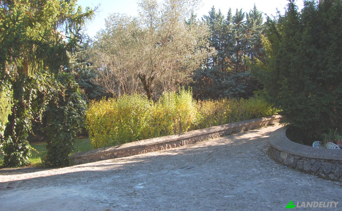Villa for Sale Via Francesco Iovine, 86170 Isernia IS, Isernia, Province of Isernia, Molise, Italy. Photo 4