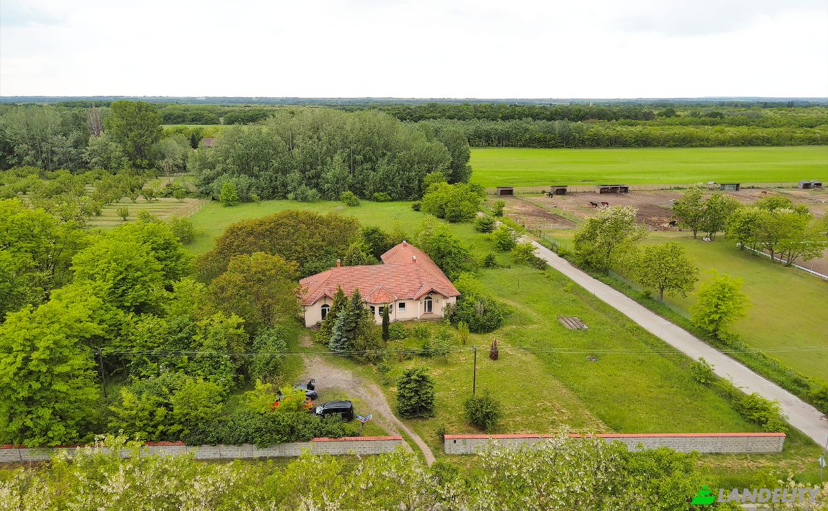 Villa for Sale Aba, Abai, Fejer, Hungary, Hrsz 63Sz Fout 093 6, 8127 Hungary. Photo 1