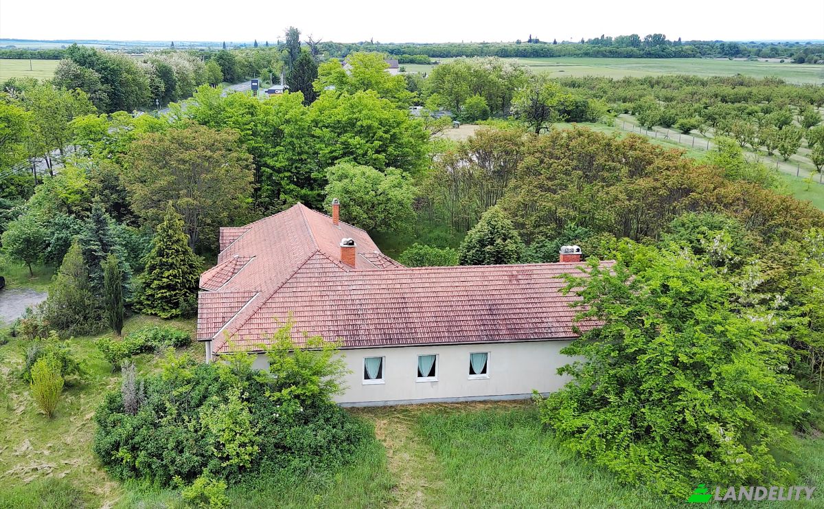 Villa for Sale Aba, Abai, Fejer, Hungary, Hrsz 63Sz Fout 093 6, 8127 Hungary. Photo 4