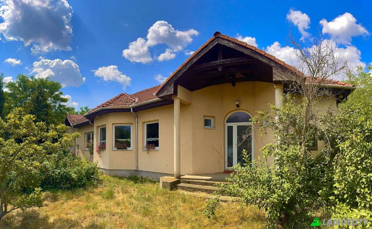 Villa for Sale Aba, Abai, Fejer, Hungary, Hrsz 63Sz Fout 093 6, 8127 Hungary. Photo 6