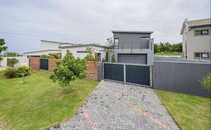 Single Family Home for Sale - Gqeberha, South Africa