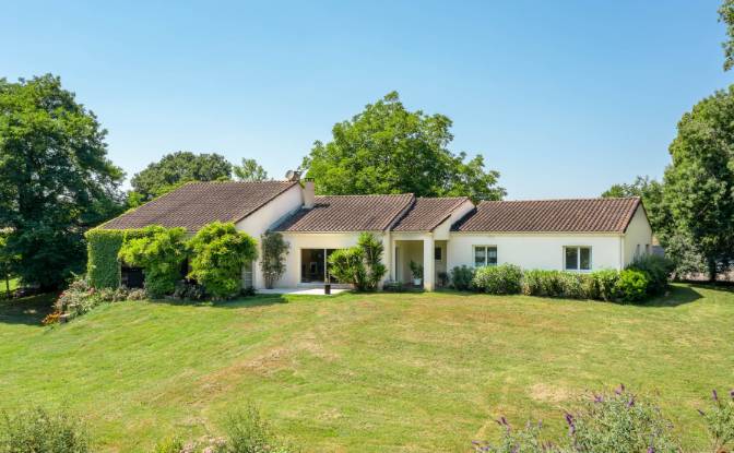 Villa for Sale 601 Av De Campagnac, 47300 Ledat. Photo#1 Villa for Sale 601 Av De Campagnac, 47300 Ledat. Photo#1